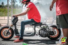Scooter Drag Bike Racing in Thailand: Keseruan di Rassamee Drag Track